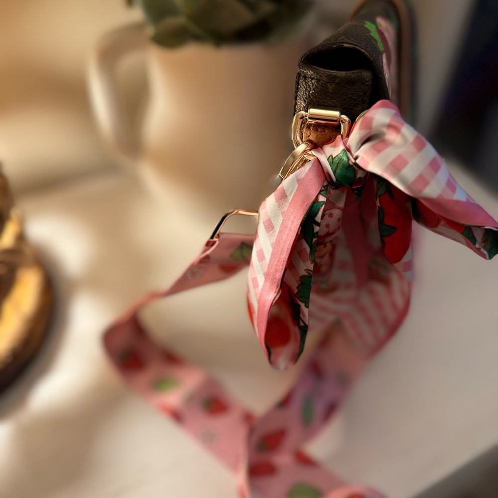 Louis Vuitton Black and Pink Crossbody Bag - Picture 7 of 12